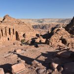 Petran rauniokaupunki Jordaniassa kuuluu kiehtovimpiin paikkoihin, joita olen nähnyt. Tunnin patikointimatkan päässä vuoria ylös löytyy tämä kaivanto.